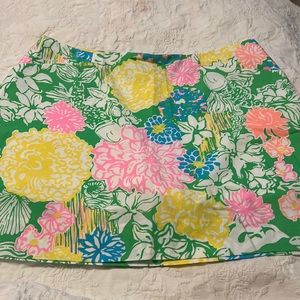 Lilly Pulitzer skort. Pink label size 12 Ladies length 17 inches waist 17 inches